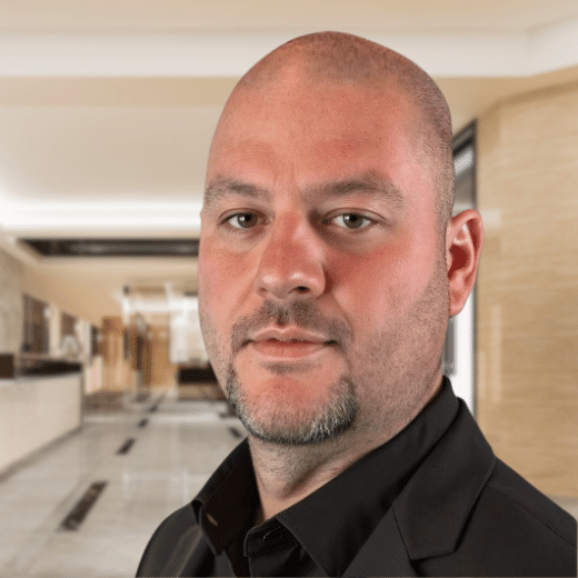 Headshot_Robert-RR7-3 Toby Rave